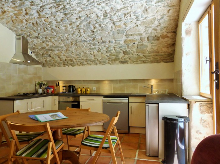 Location de vacances - Gîte à Branoux-les-Taillades - Les Acacias; cuisine americaine