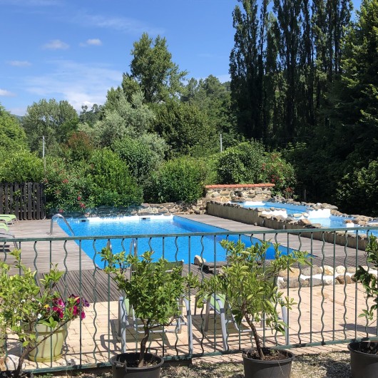 Location de vacances - Gîte à Branoux-les-Taillades - Notre piscine avec les basins moins profond pour les petits enfants