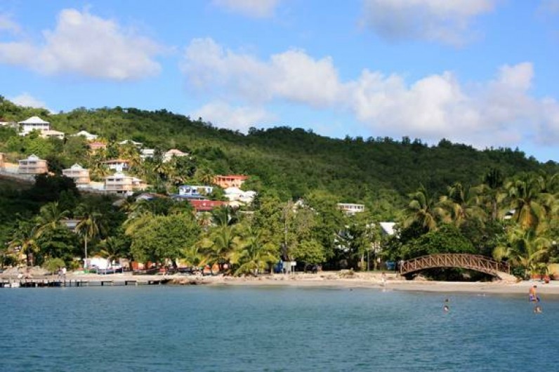 Location de vacances - Appartement à Les Trois-Îlets - plage de l'Anse à l’Âne vue depuis le bateau