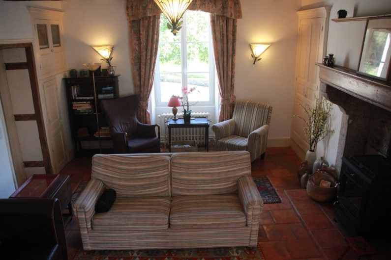 Location de vacances - Villa à Saint-Moreil - Dans le salon un deuxième coin sièges, donnant sur la cour et l'étang
