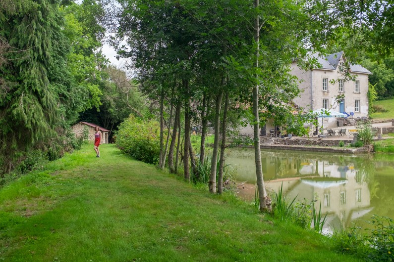 Location de vacances - Villa à Saint-Moreil - Sentier de randonnée autour de l'étang