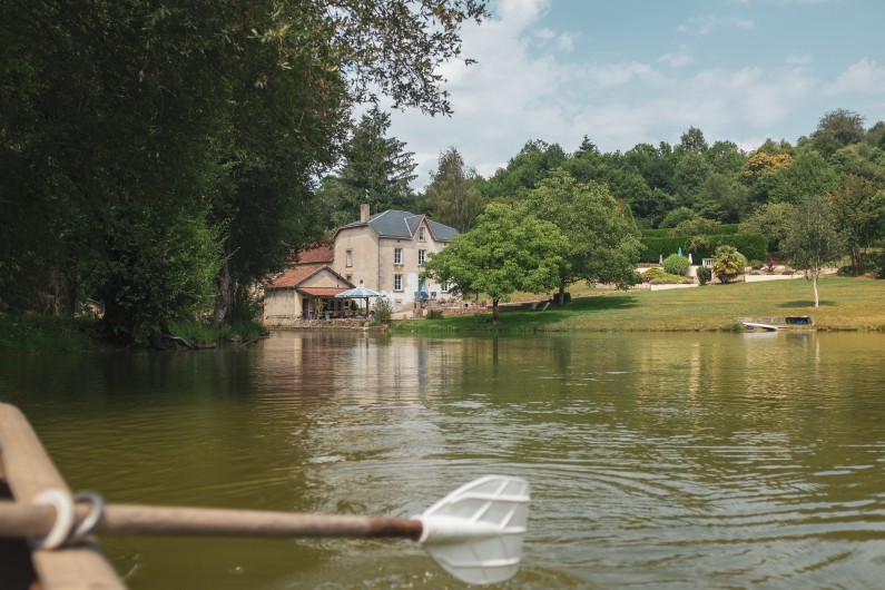 Location de vacances - Villa à Saint-Moreil - Avec le bateau sur l'étang
