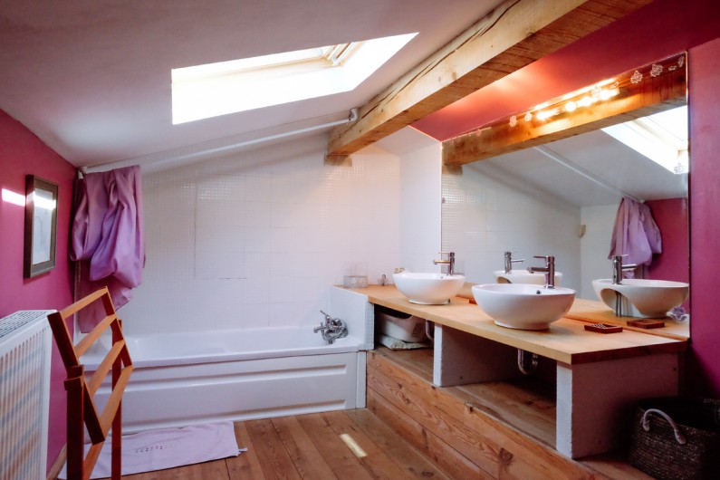 Location de vacances - Gîte à Avignonet-Lauragais - La salle de bain sous les combles