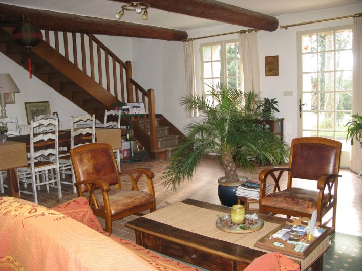 Location de vacances - Chambre d'hôtes à Saint-Geniès-de-Comolas - Salon d'accueil et salle à manger