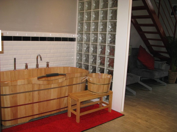 Location de vacances - Chambre d'hôtes à Saint-Geniès-de-Comolas - Baignoire Loft Florent