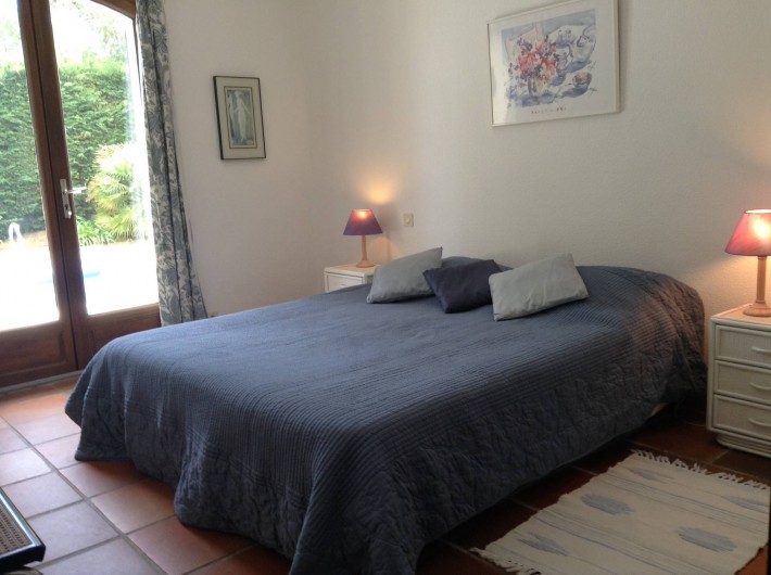 Location de vacances - Villa à Saint-Aygulf - Chambre 1 rez donnant sur piscine