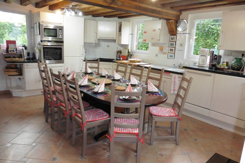 Location de vacances - Gîte à Saint-Pierre-Azif - Cuisine équipée avec table 10 couverts