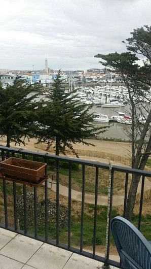 Location de vacances - Appartement à Saint-Gilles-Croix-de-Vie - Petit balcon avec vue sur le port