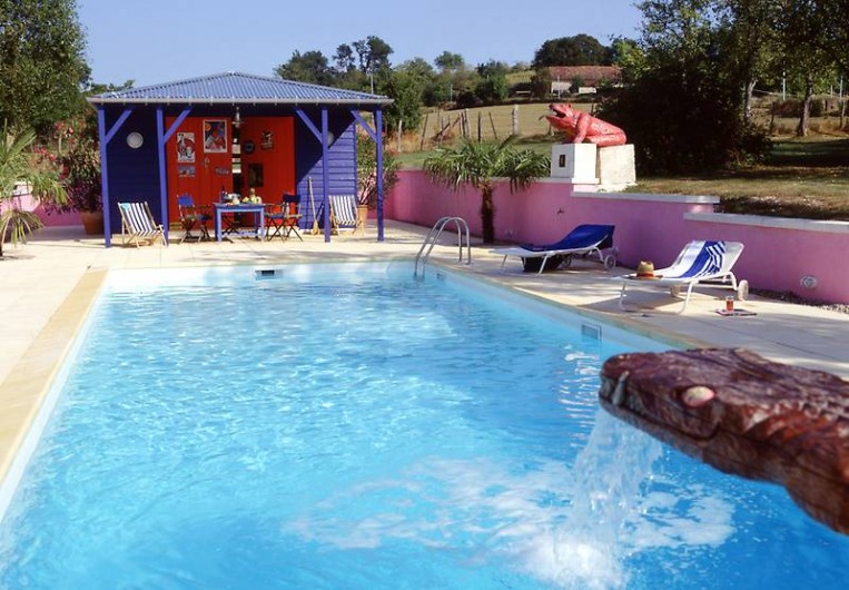 Location de vacances - Mas à Lusignac - piscine avec poolhouse