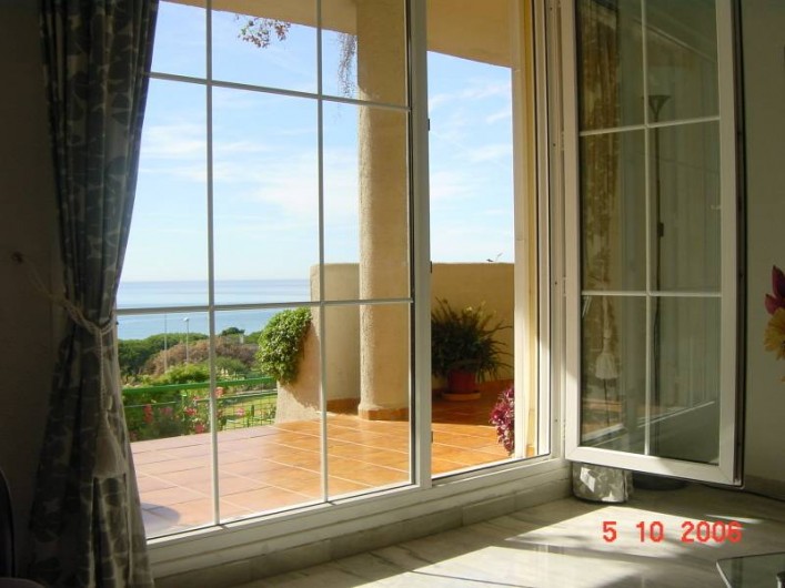 Location de vacances - Appartement à Marbella - From the sofa in the lounge.