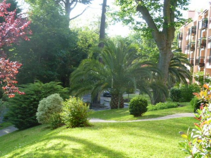 Location de vacances - Appartement à Biarritz - Vue sur parc de la terrasse