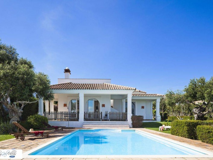 Location de vacances - Villa à Benalup-Casas Viejas - Terrasse avec possibilité de protection d'accès à la piscine.