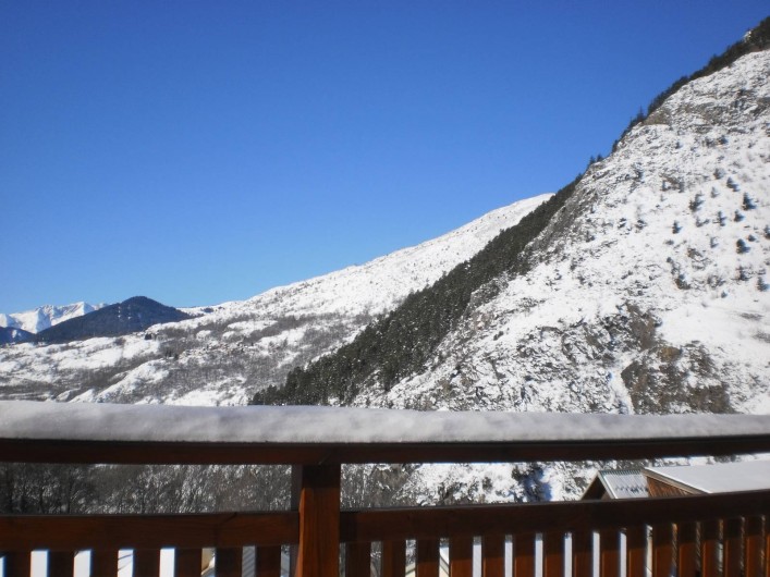 Location de vacances - Chalet à Mizoën - vue de la montagne l'hiver