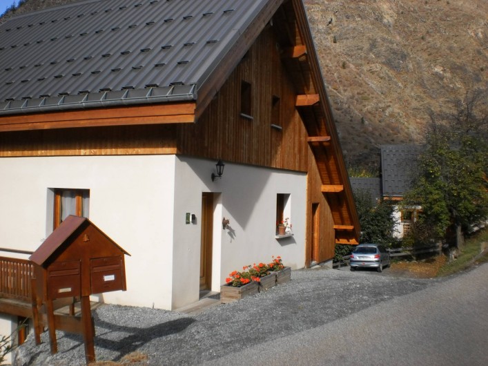 Location de vacances - Chalet à Mizoën - côté entrée l'été