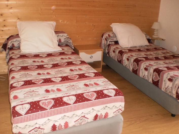 Location de vacances - Chalet à Mizoën - chambre deux lits simples
