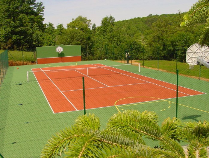 Location de vacances - Maison - Villa à Payrac - Le tennis de la propriété du Colombié