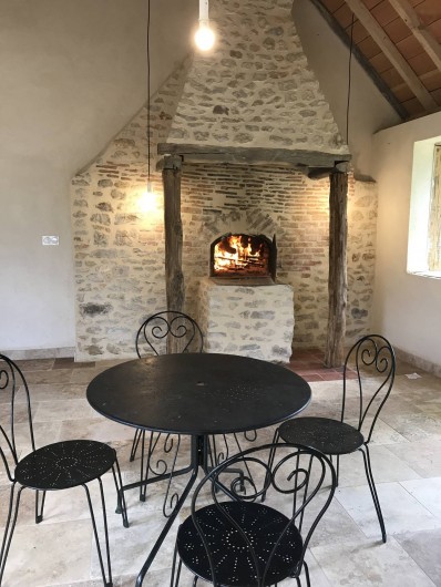 Location de vacances - Maison - Villa à Payrac - Le vieux four de la ferme  (vue du fournil)