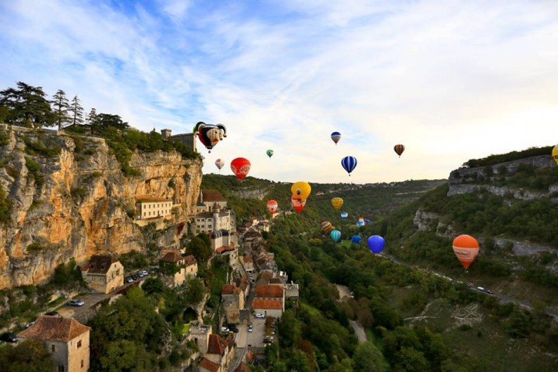 Location de vacances - Maison - Villa à Payrac - La fête annuelle des montgolfières en Septembre á Rocamadour