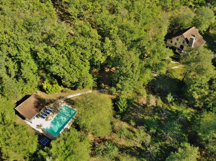 Location de vacances - Maison - Villa à Payrac - à droite maison « OWI », à gauche: piscine privée + sauna + WC