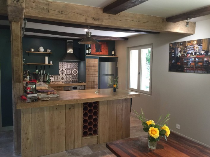 Location de vacances - Maison - Villa à Payrac - La cuisine américaine avec salle á manger a