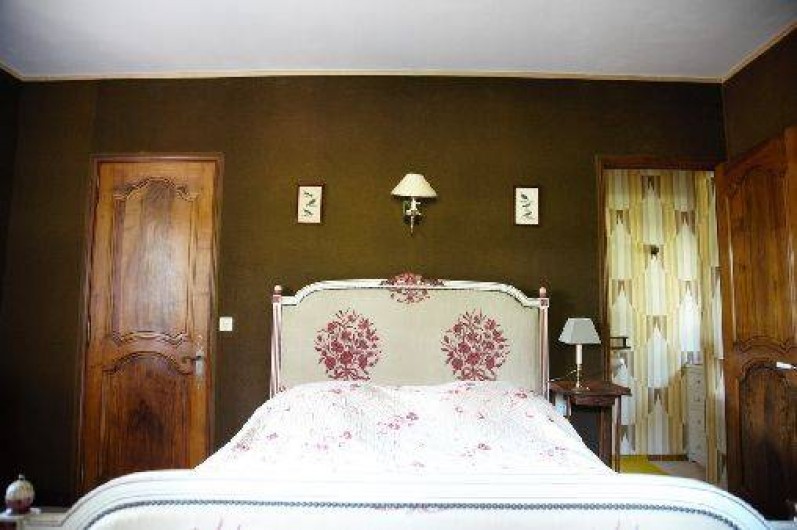 Location de vacances - Mas à Paradou - Chambre 1 avec sa salle d'eau et son wc attenant