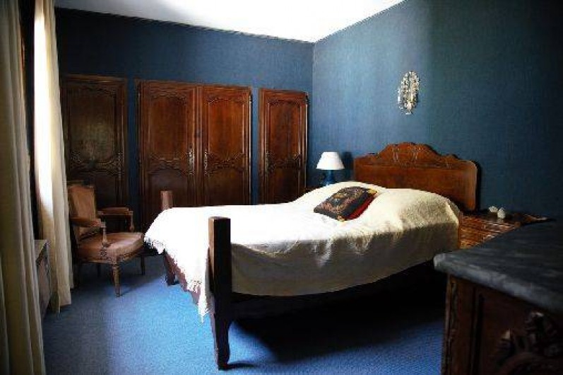 Location de vacances - Mas à Paradou - Chambre 2 avec de nombreux placards et rangements