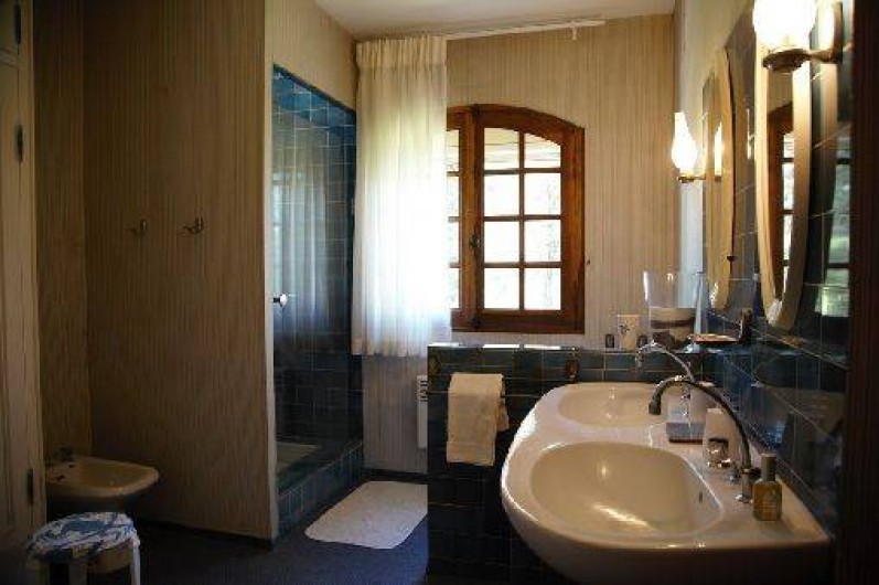 Location de vacances - Mas à Paradou - Salle de bain du haut