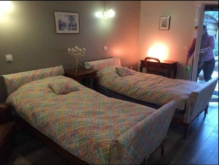 Location de vacances - Gîte à Saint-Vérand - 1 chambre avec 2 lits jumeaux accessible aux handicapés