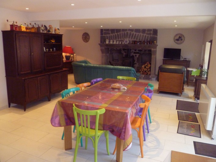 Location de vacances - Maison - Villa à Saint-Victor-la-Rivière - Salle à manger/ salon
