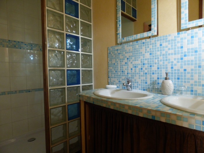 Location de vacances - Chambre d'hôtes à Les Loges - Salle d'eau de la chambre d'Antan