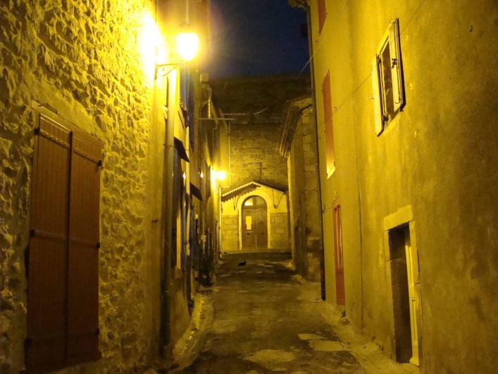 Location de vacances - Gîte à Ribaute - Ruelle paisible, un soir d'été...