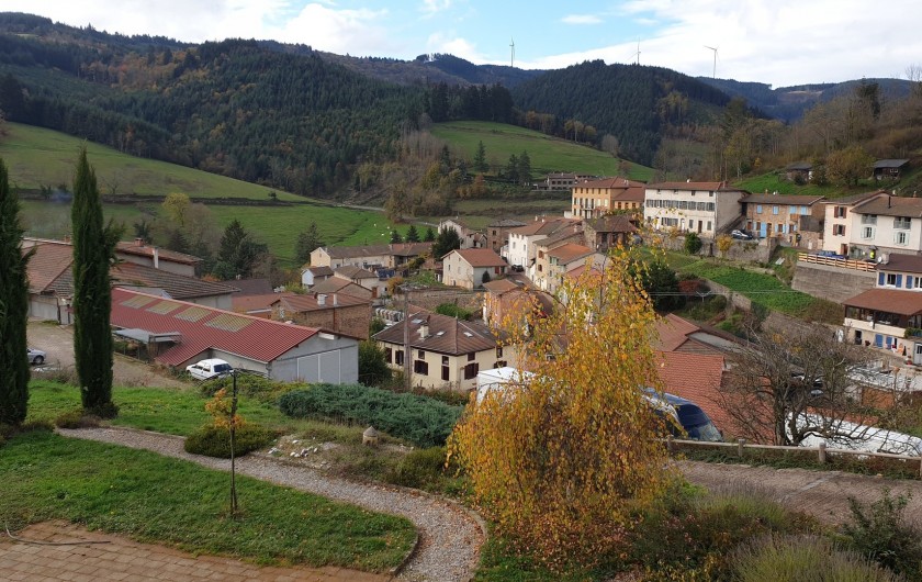 Vue surplombante sur une partie du village de Valsonne