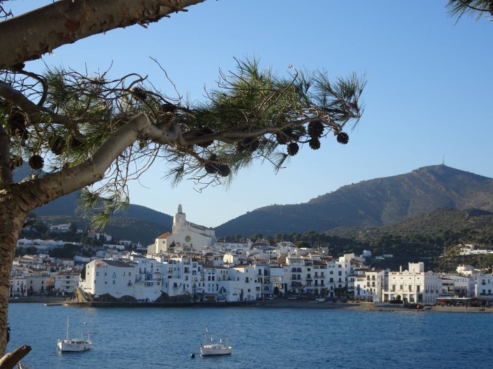 Location de vacances - Appartement à Empuriabrava - CADAQUES : village de DALI à 15 kms appartement, par mer ou route dans colline.