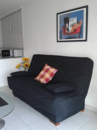 Location de vacances - Appartement à Empuriabrava - Canapé lit très confortable, bon matelas, situé dans salon proche TV