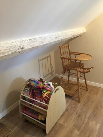 Location de vacances - Appartement à Fontain - Chaise haute et jeux pour enfants