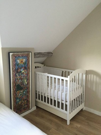 Location de vacances - Appartement à Fontain - Lit bébé en bois, matelas tout confort,