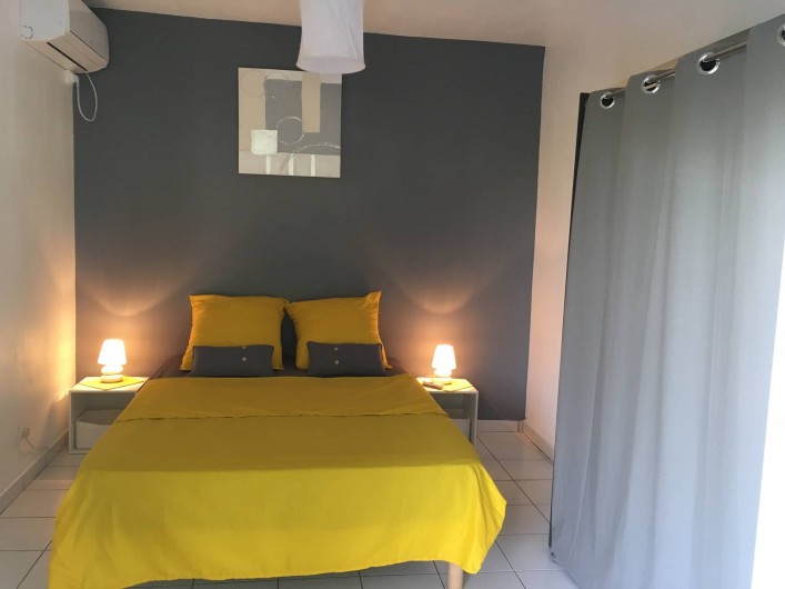 Location de vacances - Gîte à Sainte-Anne - chambre donnant sur la terrasse