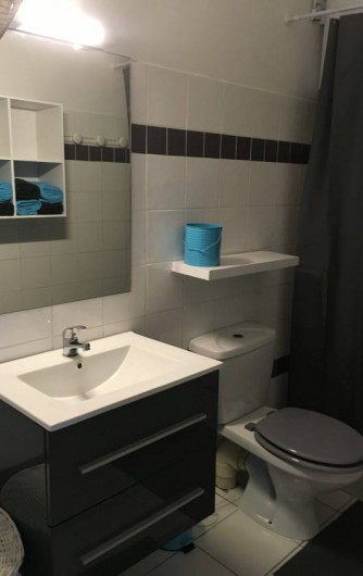 Location de vacances - Gîte à Sainte-Anne - salle de douche avec wc