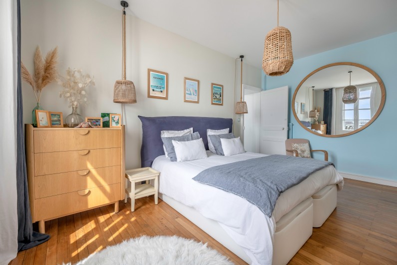 Location de vacances - Villa à Pornichet - 1 er étage, Chambre avec lit 180 (2 lits 90, face mer avec SDB et WC attenante