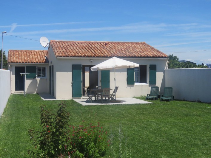 Location de vacances - Villa à Ars-en-Ré - Jardin terrasse