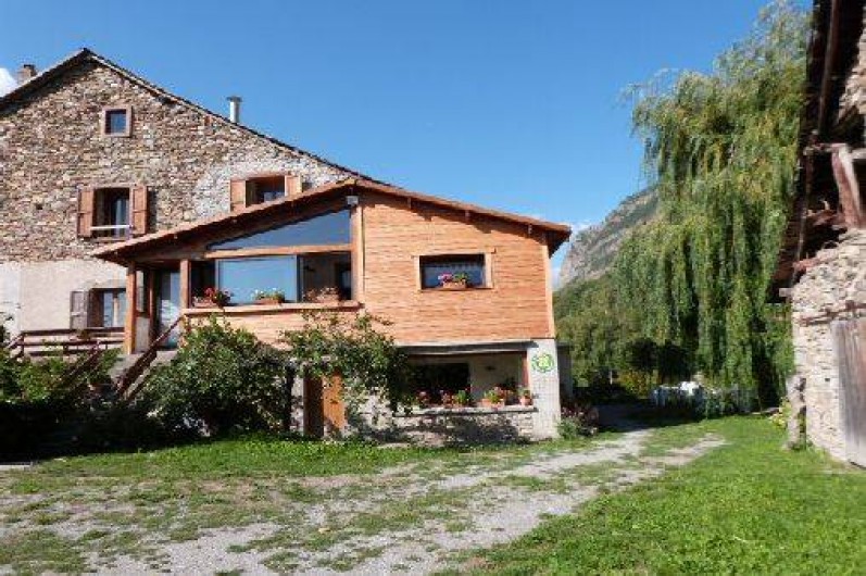 Location de vacances - Gîte à Saint-Clément-sur-Durance - Vue de la façade de la maison