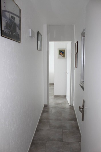 Location de vacances - Appartement à Banyuls-sur-Mer - Couloir vers la chambre 2