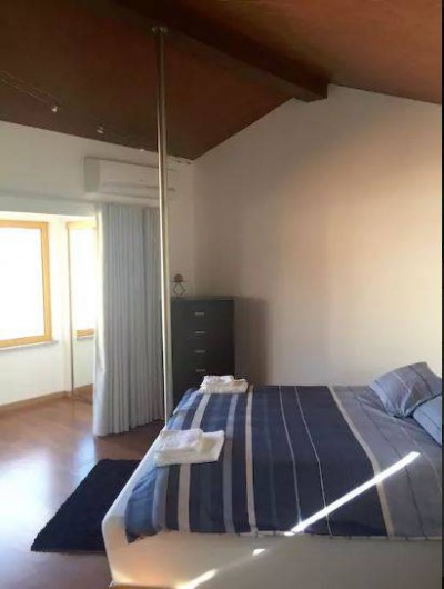 Location de vacances - Villa à Santo André - Suite parentale avec barre de pôle dance