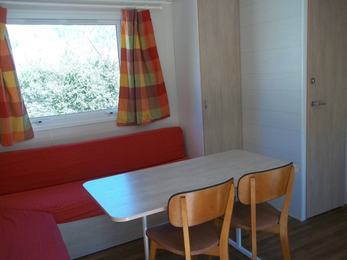 Location de vacances - Bungalow - Mobilhome à Blieux - coin détente climatisé