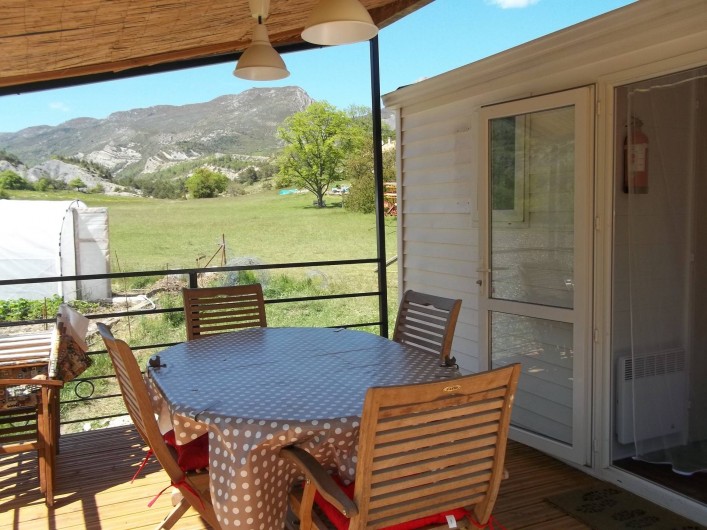 Location de vacances - Bungalow - Mobilhome à Blieux - pour prendre les repas....