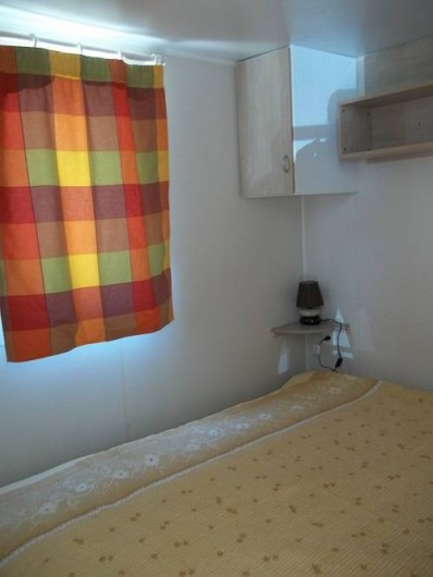 Location de vacances - Bungalow - Mobilhome à Blieux - chambre parentale