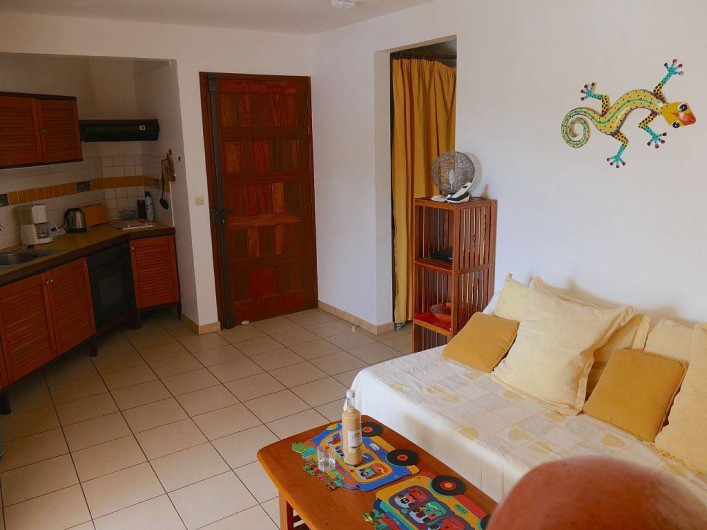 Location de vacances - Appartement à Pointe du Bout - séjour avec canapé-lit