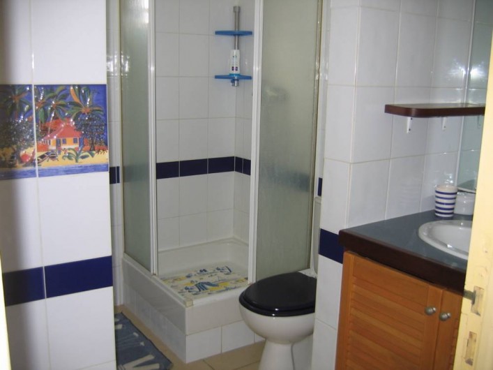 Location de vacances - Appartement à Pointe du Bout - salle de bain / toilette
