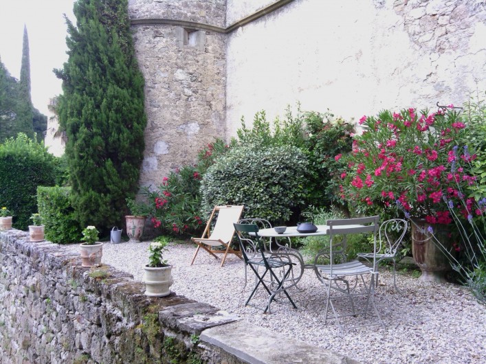 Location de vacances - Château - Manoir à Pégairolles-de-l'Escalette - Jardin coté rivière