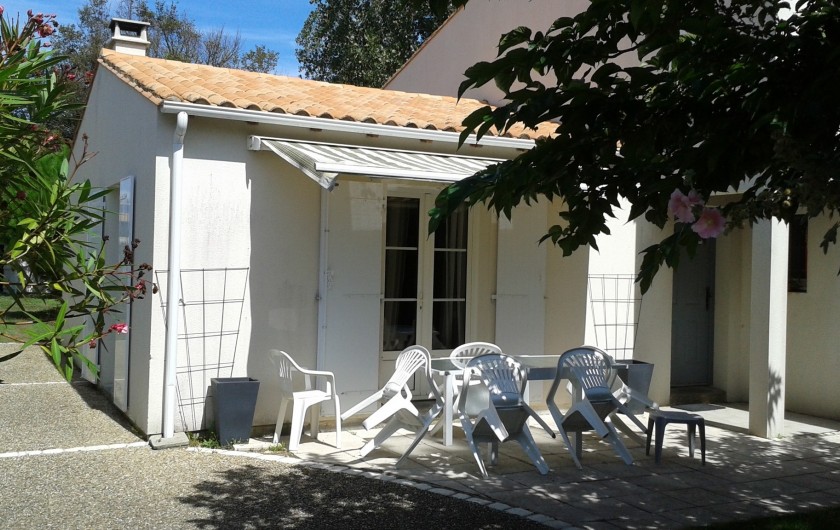 Location de vacances - Villa à La Couarde-sur-Mer - Terrasse 1 avec store électrique